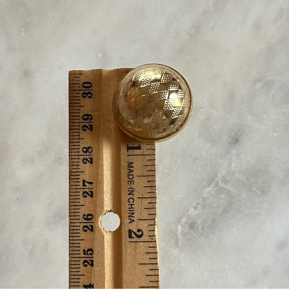 Vintage Gold Tone Earrings Large Round Stud Textured Checkered Diamond Pattern - Picture 6 of 6